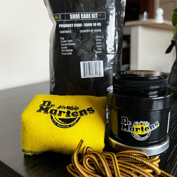 Dr.Martens Sheridan 8-Eye Boot-Black - Picture 6 of 6